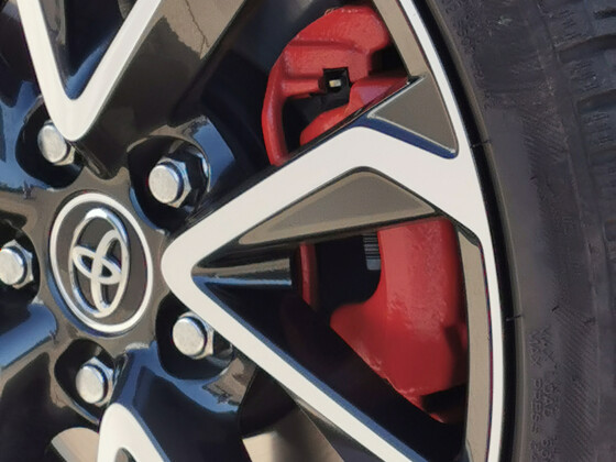Rot lackierter Bremssattel